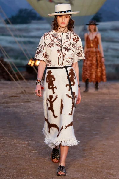 Look 27